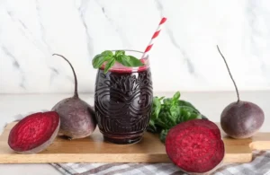 عصير الشمندر يعزز القوة البدنية ويدعم التقدم في العمر بصحة أفضل